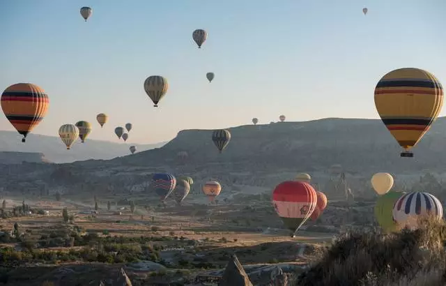 ركوب المناطيد في كابادوكيا