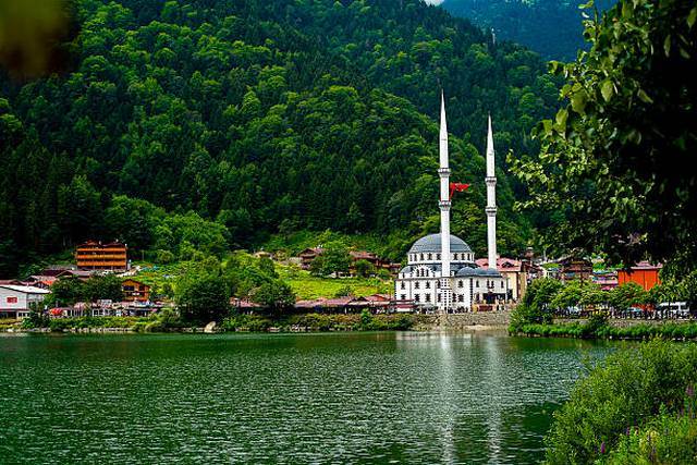 كم تبعد اوزنجول عن طرابزون