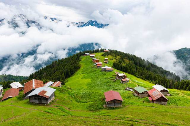 كم تبعد ريزا عن طرابزون