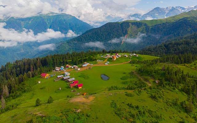 كم تبعد ريزا عن طرابزون