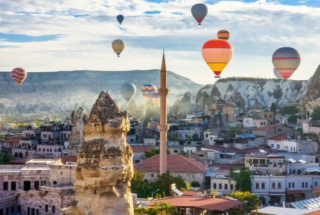 رحلة المنطاد في كبادوكيا