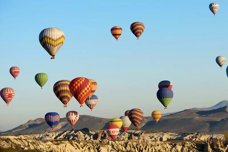 ركوب المناطيد في كابادوكيا